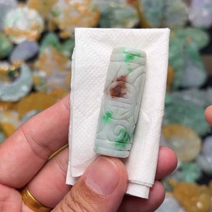 翡翠颈饰未镶嵌吊坠