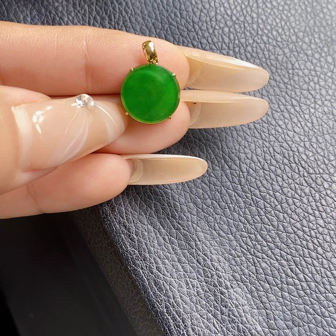 翡翠18K金镶嵌颈饰翡翠