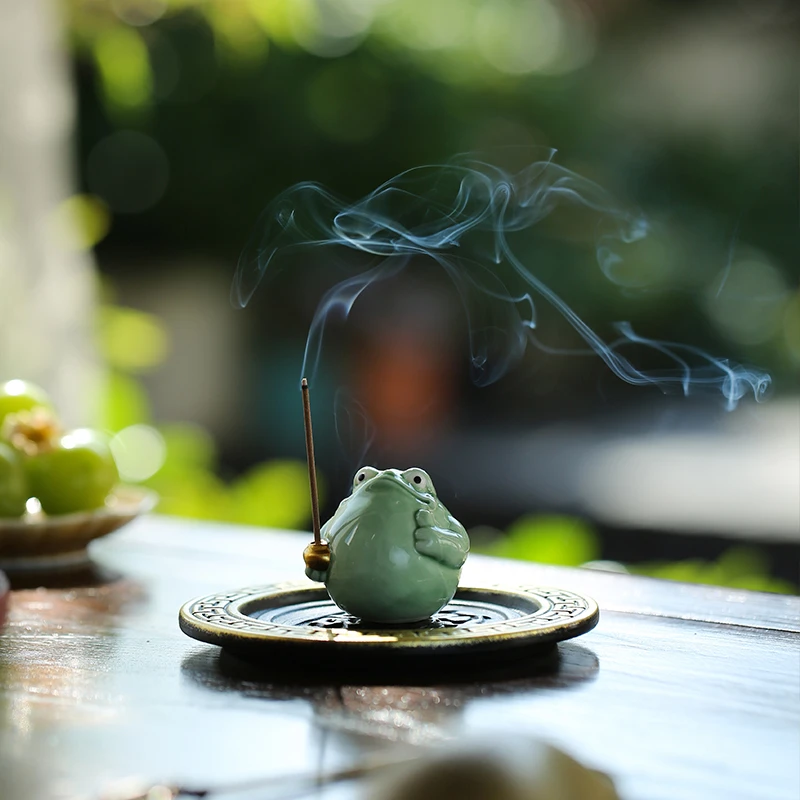 创意可爱金蟾陶瓷香炉家用迷你香道檀香香器沉香香座