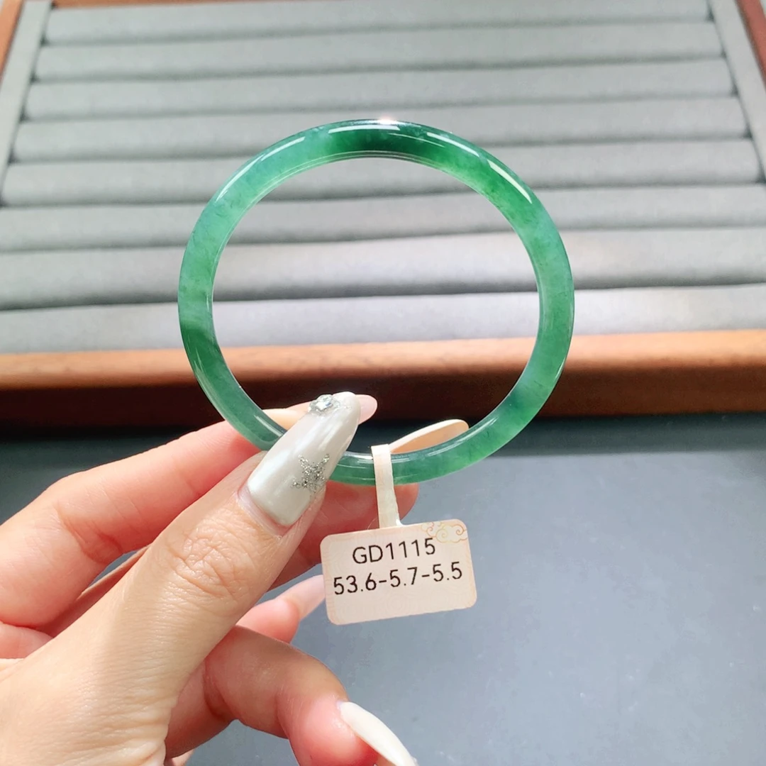 翡翠未镶嵌手镯天然