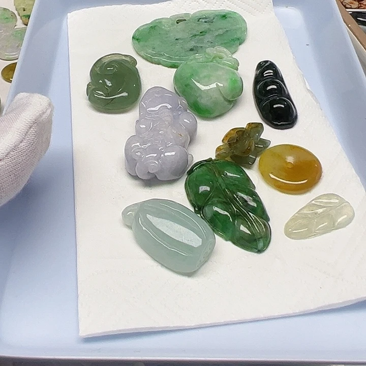 回***珊翡翠未镶嵌颈饰天然翡翠01