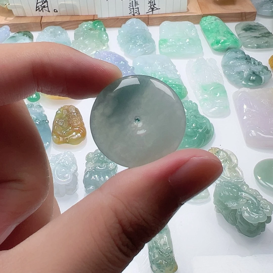 翡翠挂件未镶嵌平安扣
