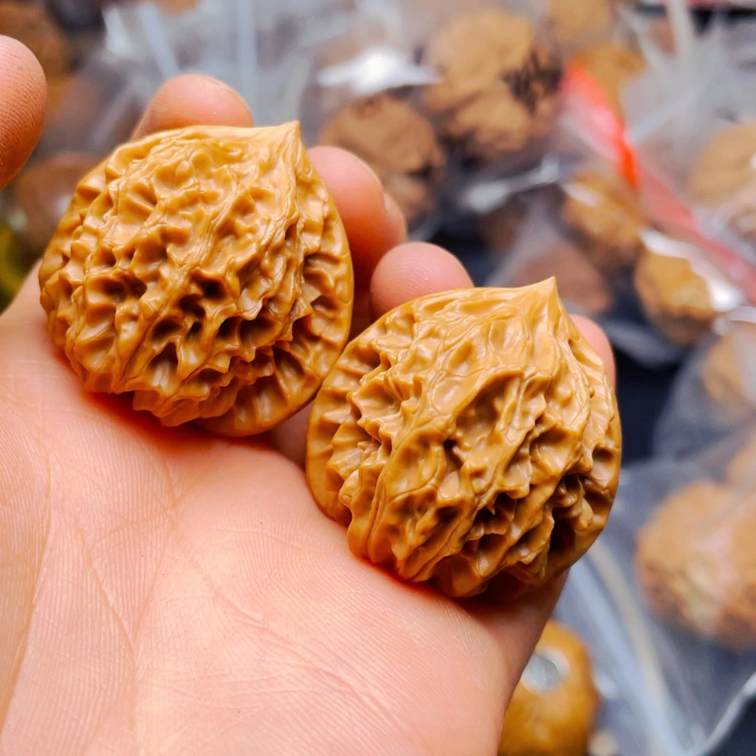 文玩核桃吊坠龙门涧