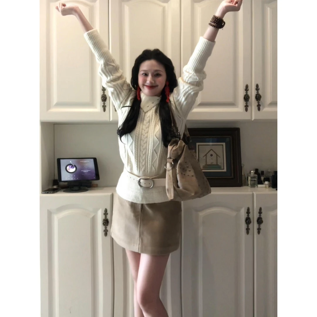 白色翻领麻花毛衣女秋冬季2025新款慵懒高级感加厚针织衫外穿上衣