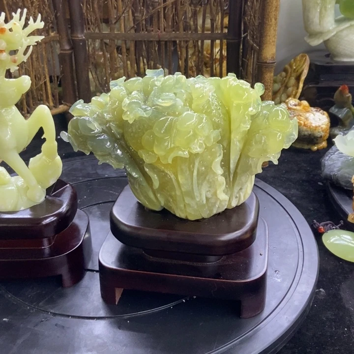 刘***东石材天然岫岩玉玉白菜