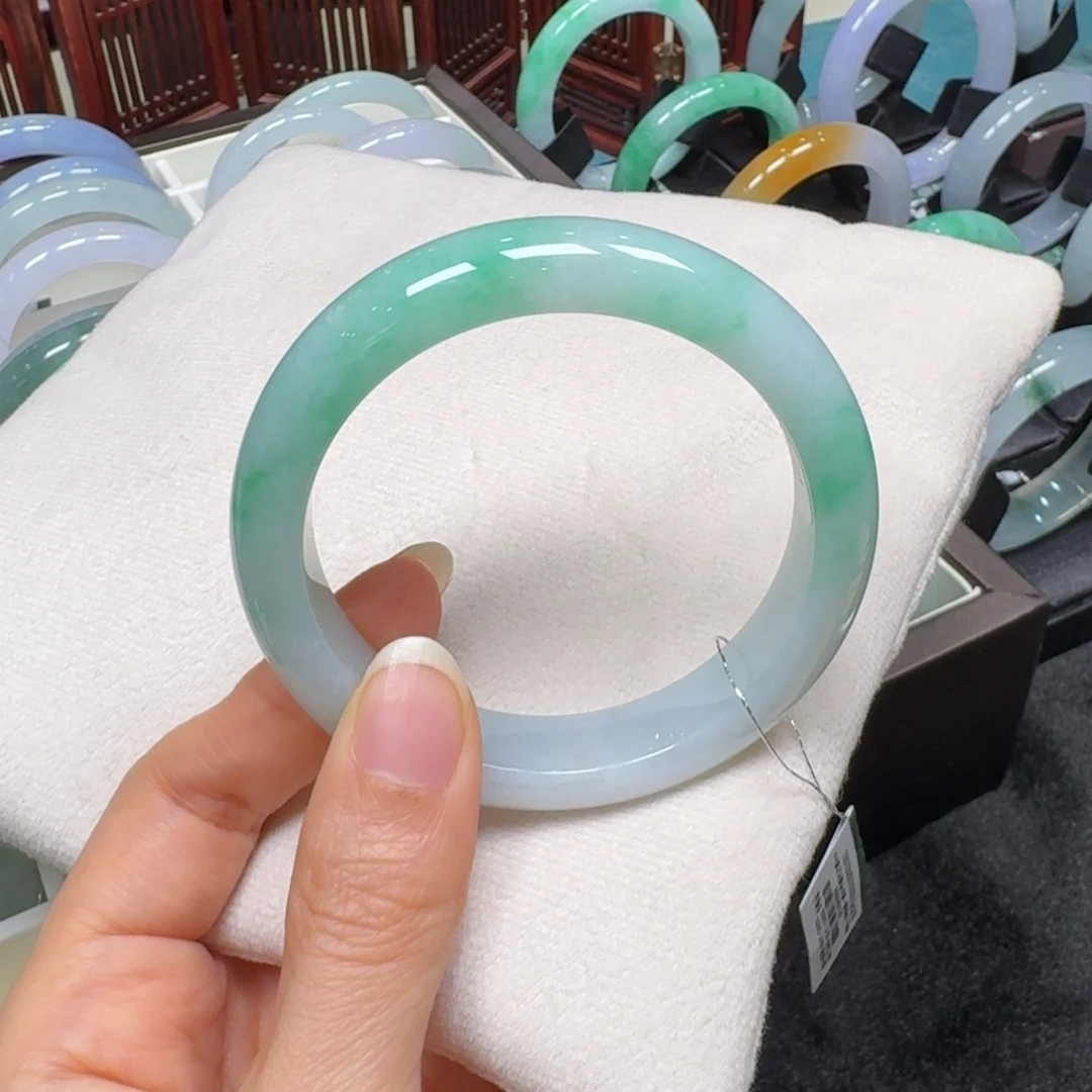 翡翠未镶嵌手镯白底青18号