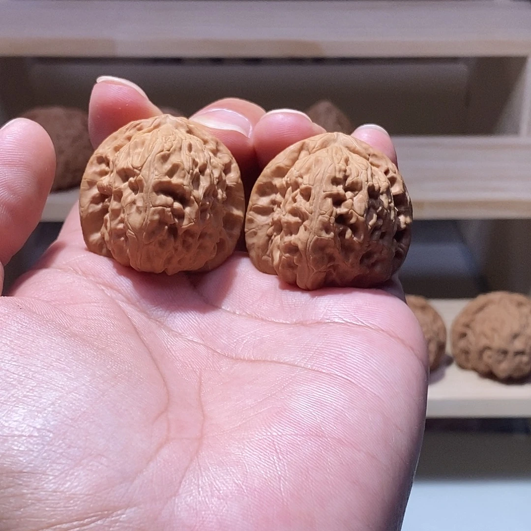 文玩核桃吊坠36尺三角白，全品
