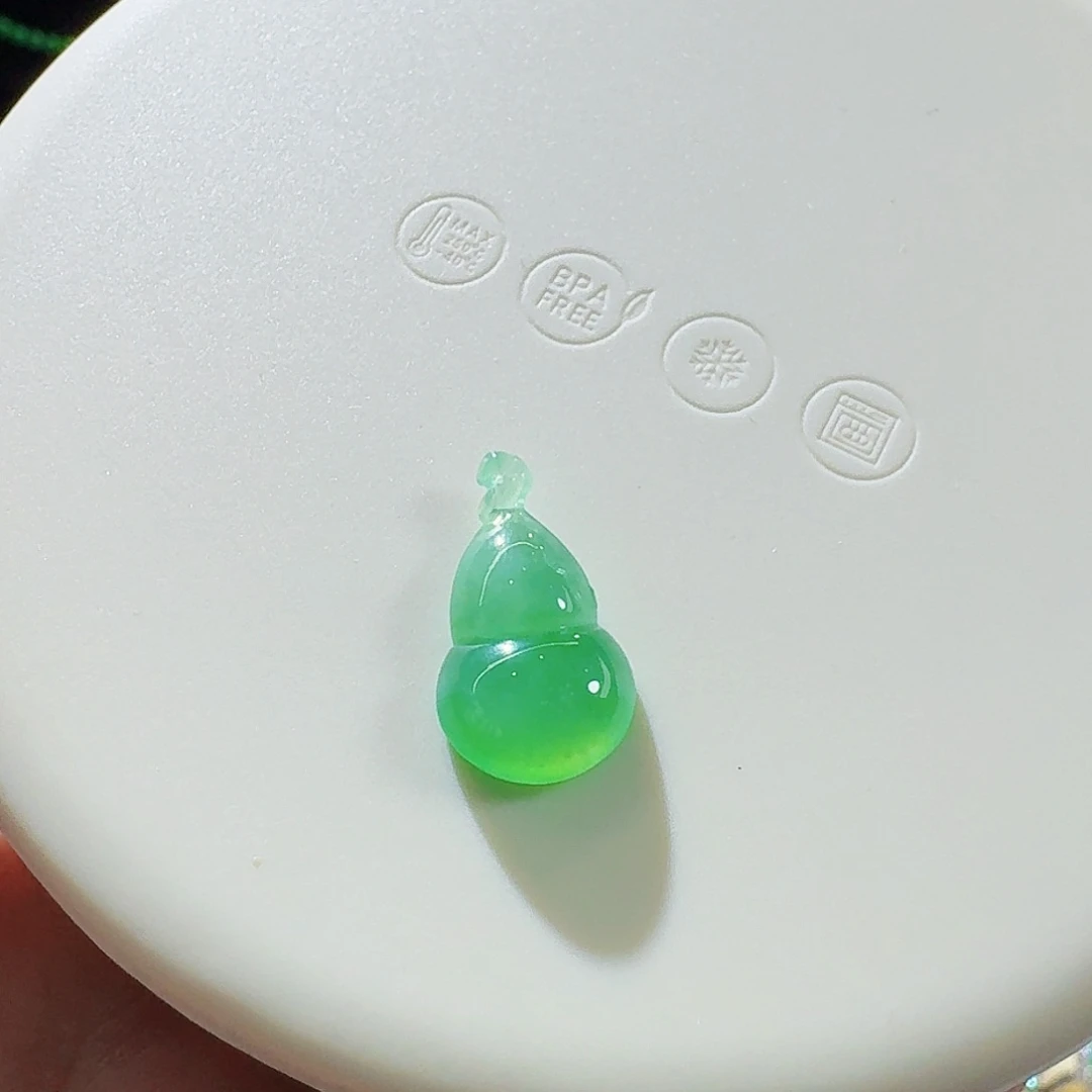 翡翠颈饰未镶嵌弱****瓶裸石