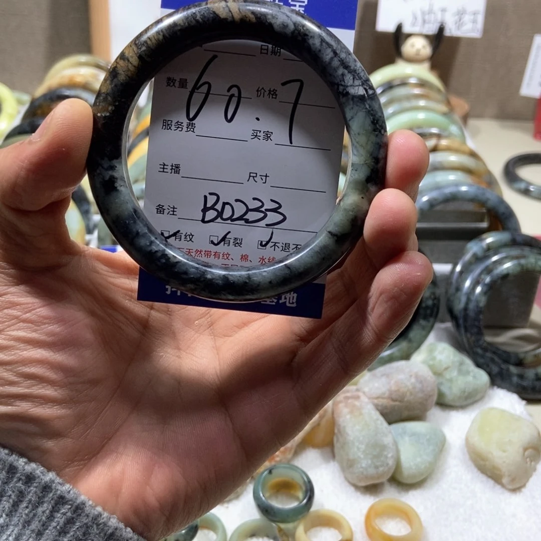 蛇纹石玉手镯未镶嵌