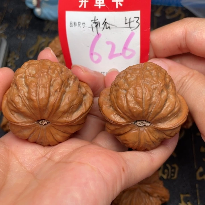 吊坠桃核文玩了吗