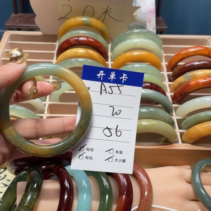 蛇纹石玉手镯未镶嵌丁*树