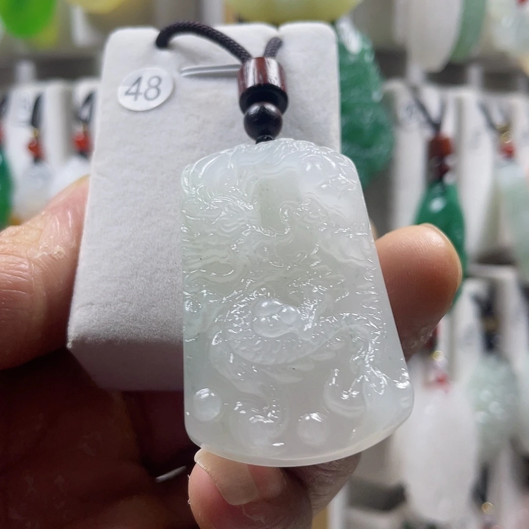 颈饰未镶嵌石英质玉