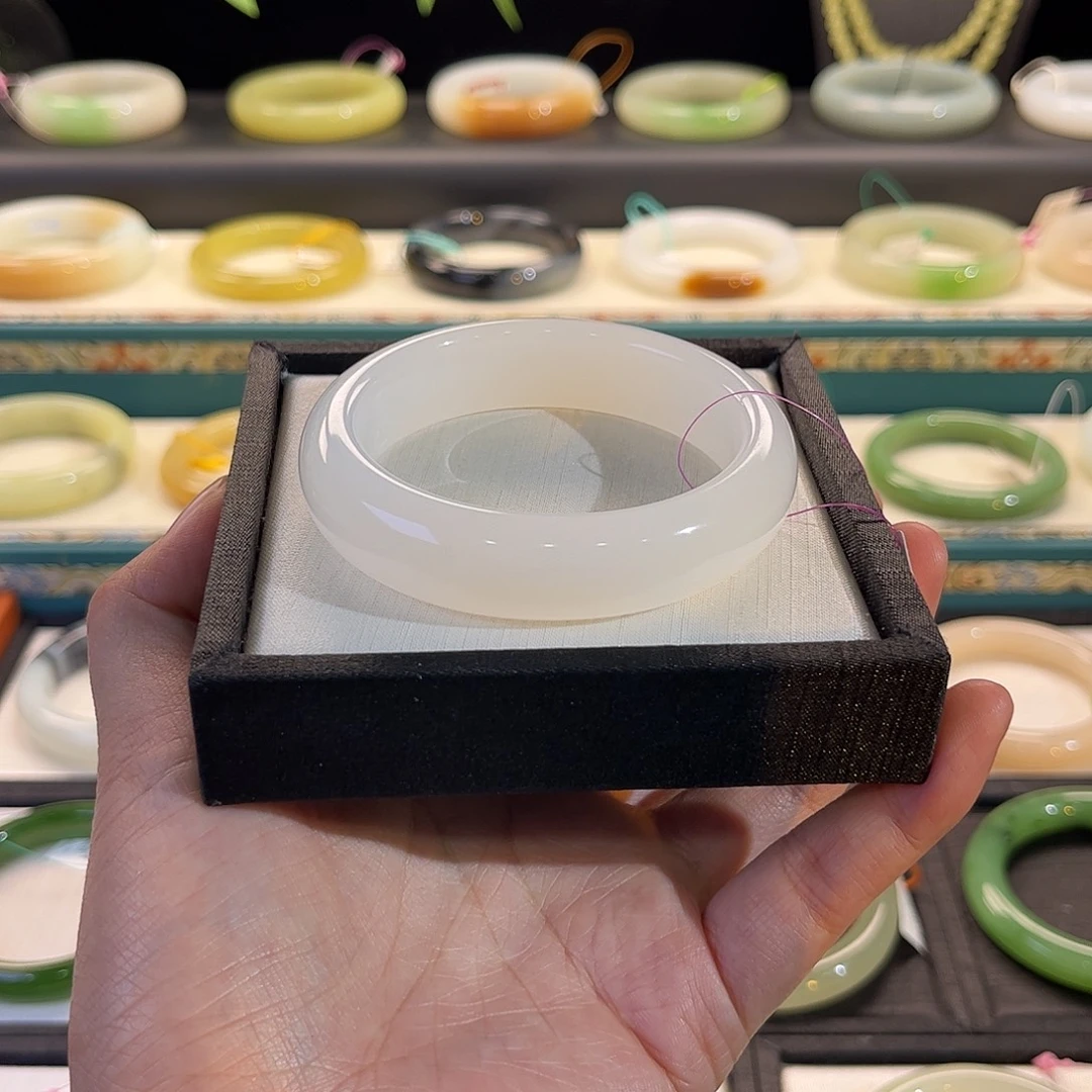 未镶嵌手镯和田玉强推 宽版白玉 细腻油润