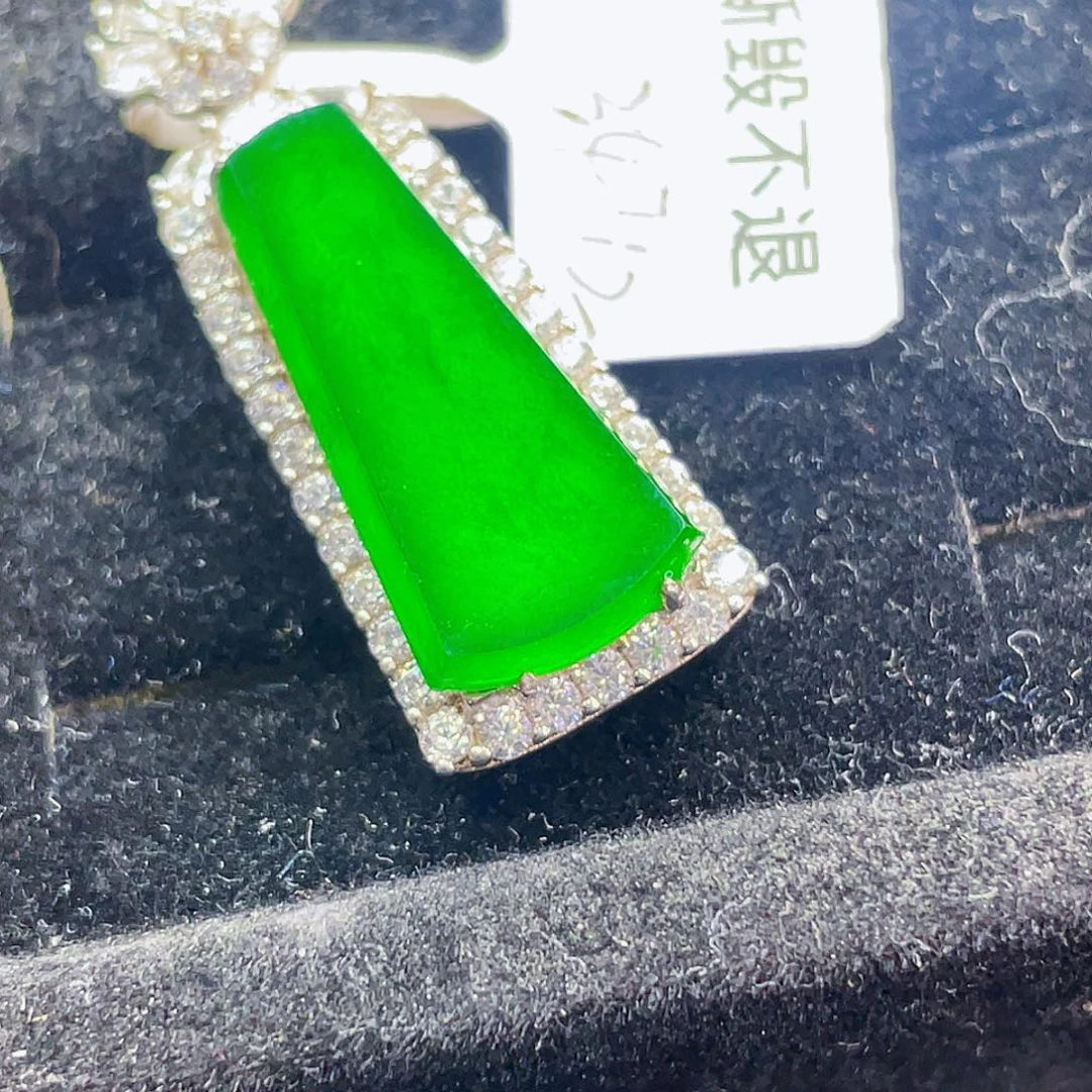 翡翠未镶嵌颈饰74