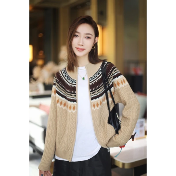 【荣姐精选】拼色提花拉链毛衣外套