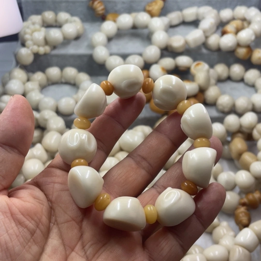 吊坠菩提根/象牙果全品指扣兔手串卡20