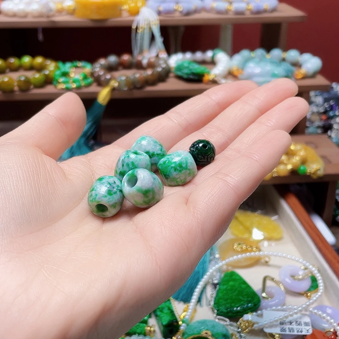 翡翠未镶嵌手链一颗