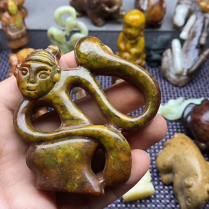 蛇纹石玉未镶嵌颈饰