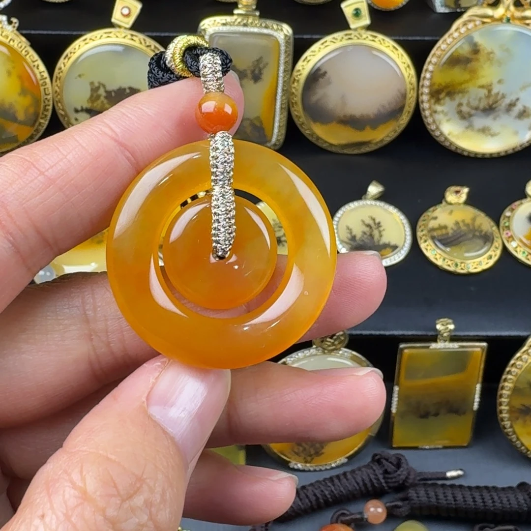 石英质玉（黄龙玉）未镶嵌颈饰