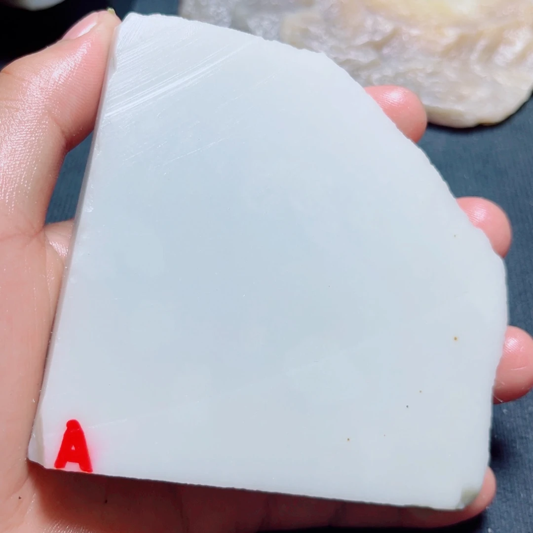 和田玉（糖玉）未镶嵌珠宝奇石