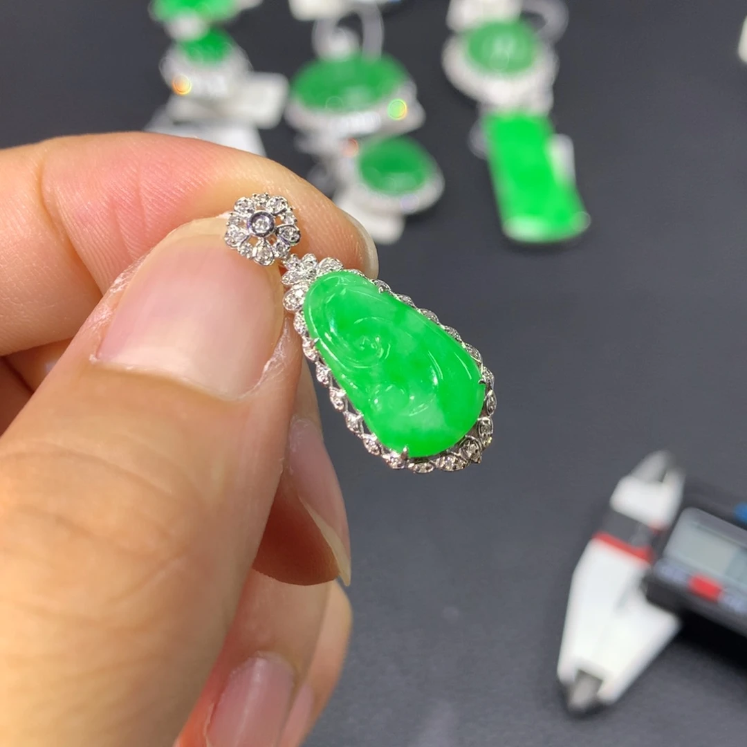 翡翠18K金镶嵌颈饰翡翠