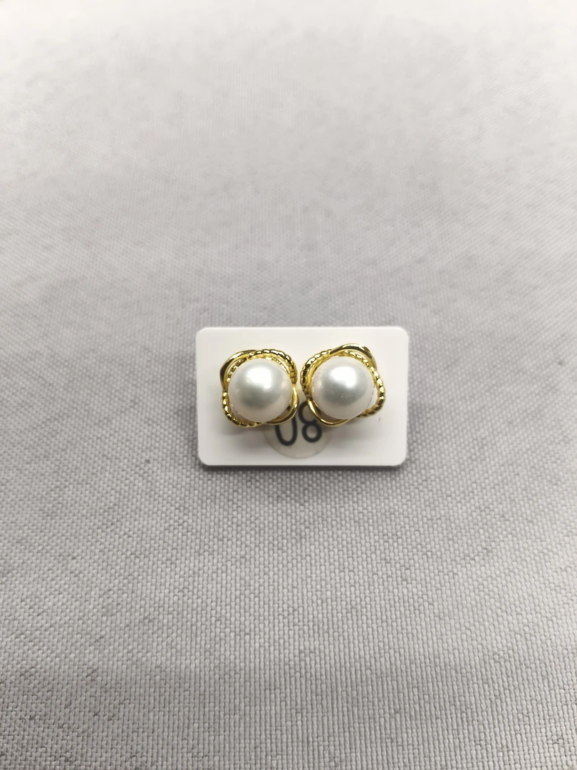 【四叶草】珍珠耳钉正圆8-9mm