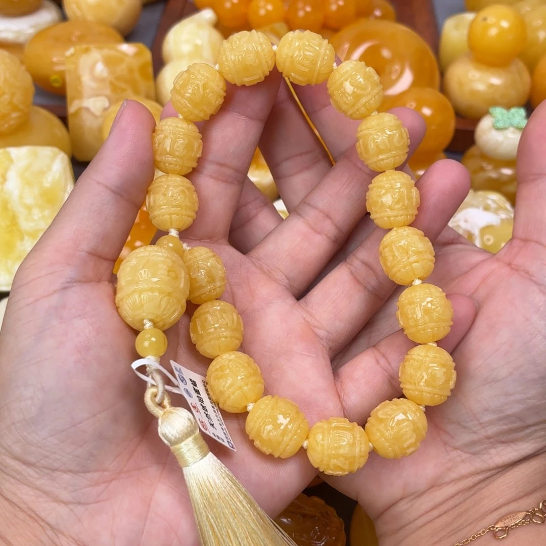 蜜蜡未镶嵌吊坠(不含链)同料手持