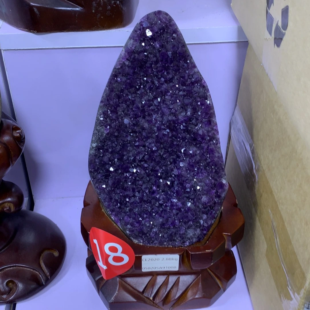 未镶嵌大型摆件（非配饰）紫晶乌拉圭原矿紫晶山