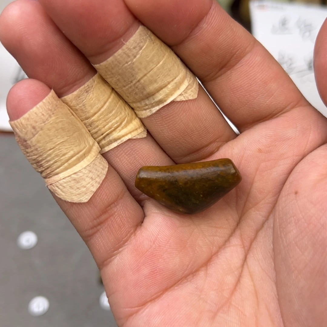 白****岫岩河磨玉（透闪石质玉）未镶嵌颈饰