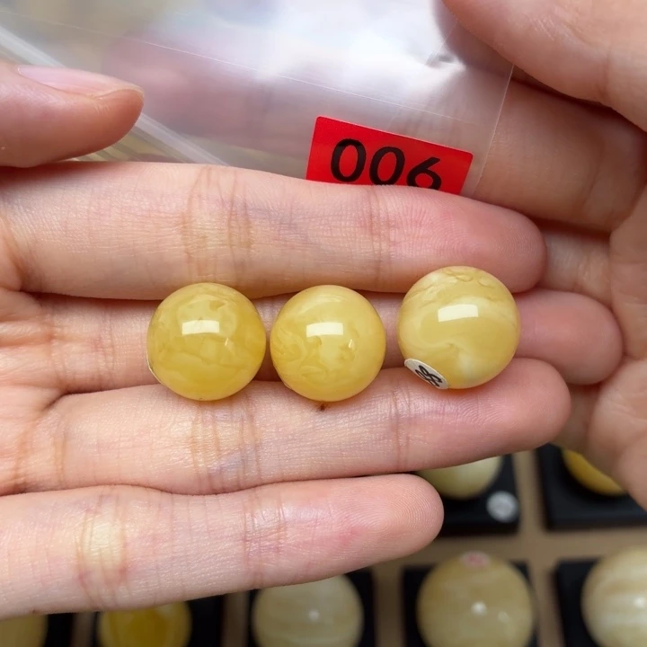 昊***昊蜜蜡未镶嵌裸石蜜蜡微瑕