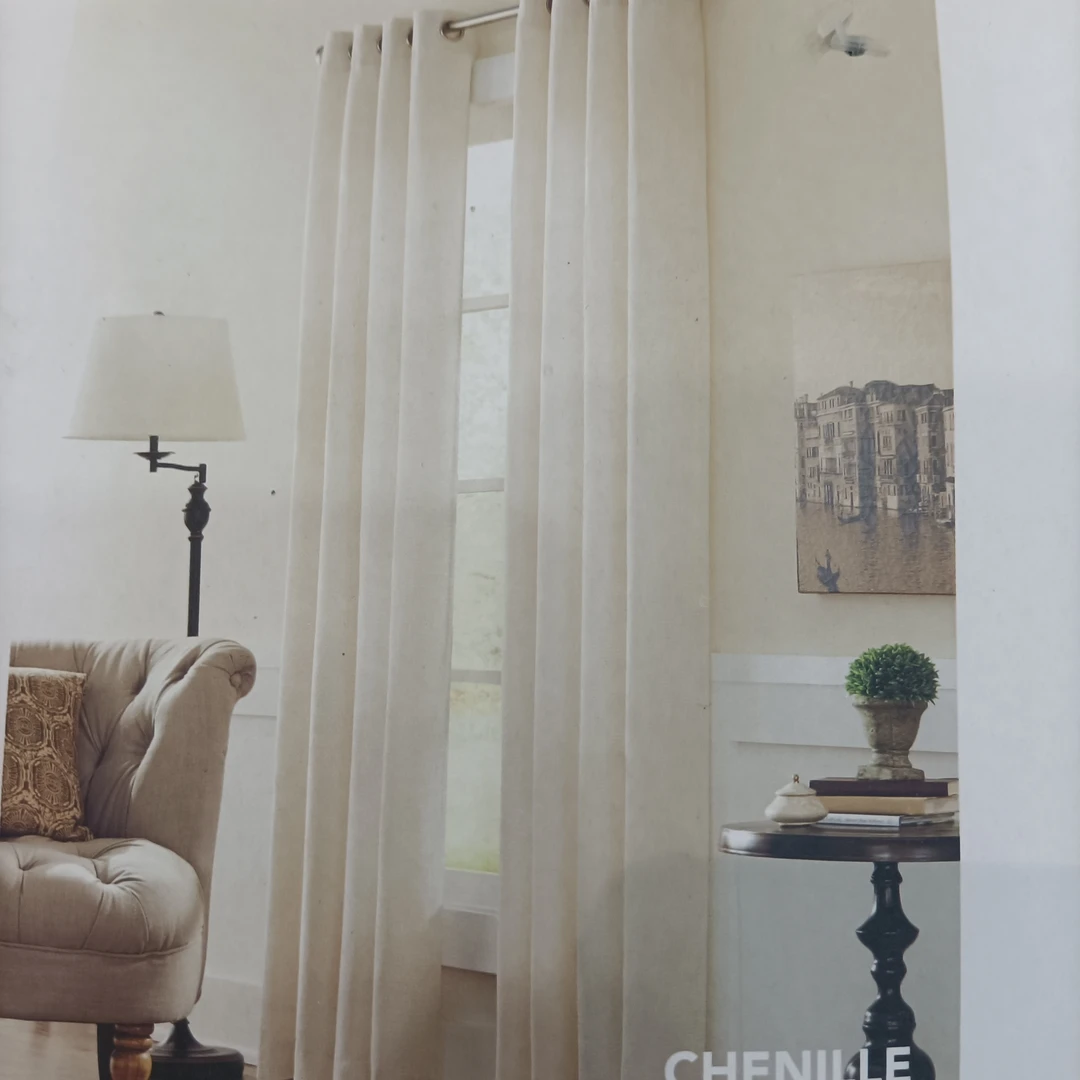 白色绒面窗帘发一对尺寸约130*210