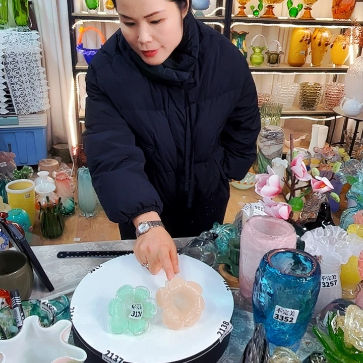 一对花头家悦美居琉璃摆件