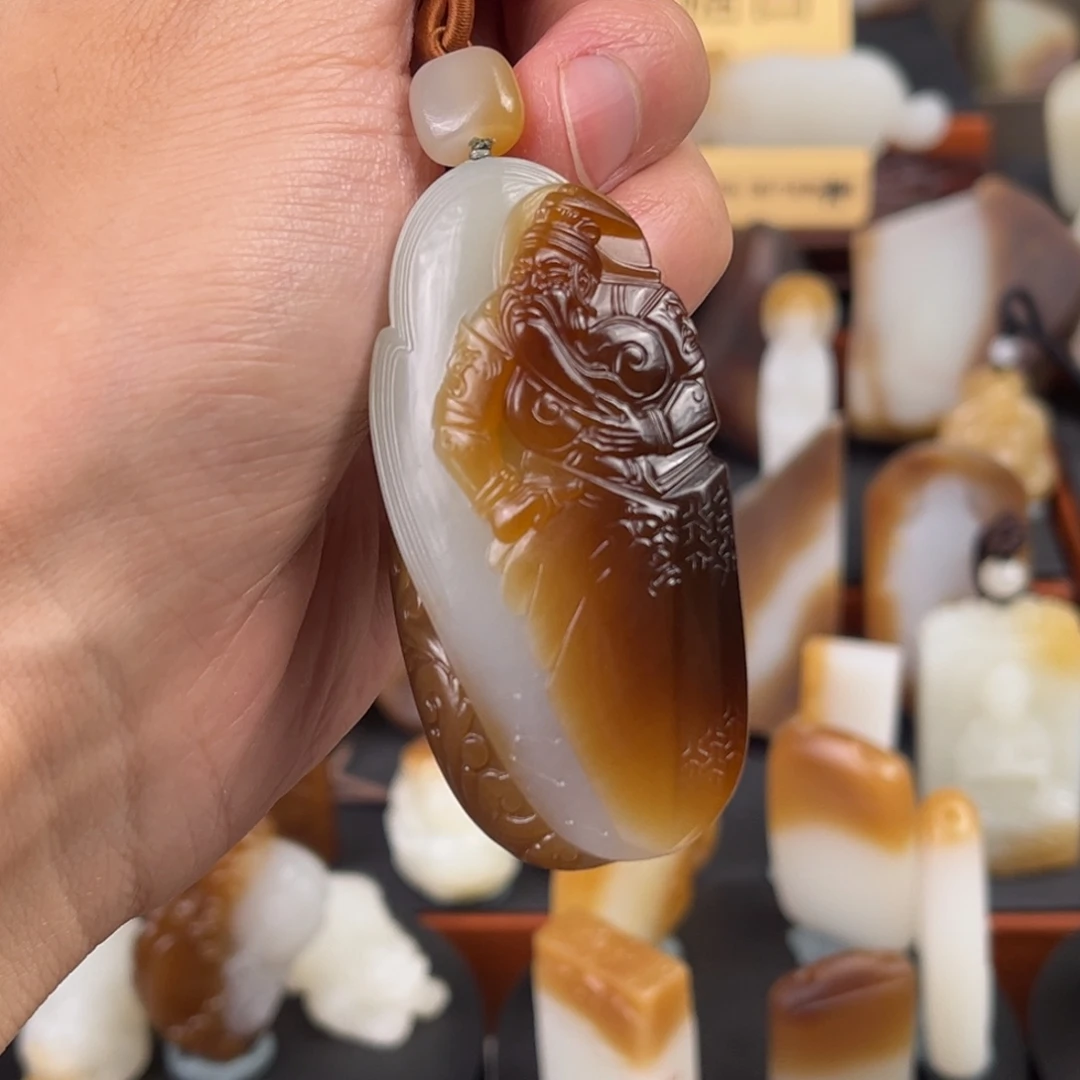 颈饰未镶嵌和田玉（糖玉）