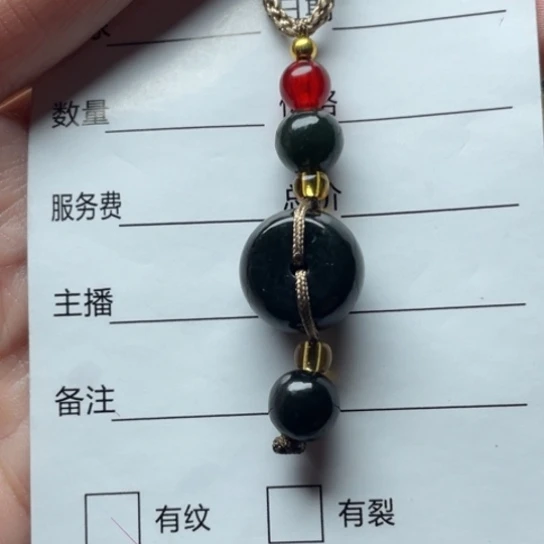 杨***生和田玉未镶嵌颈饰