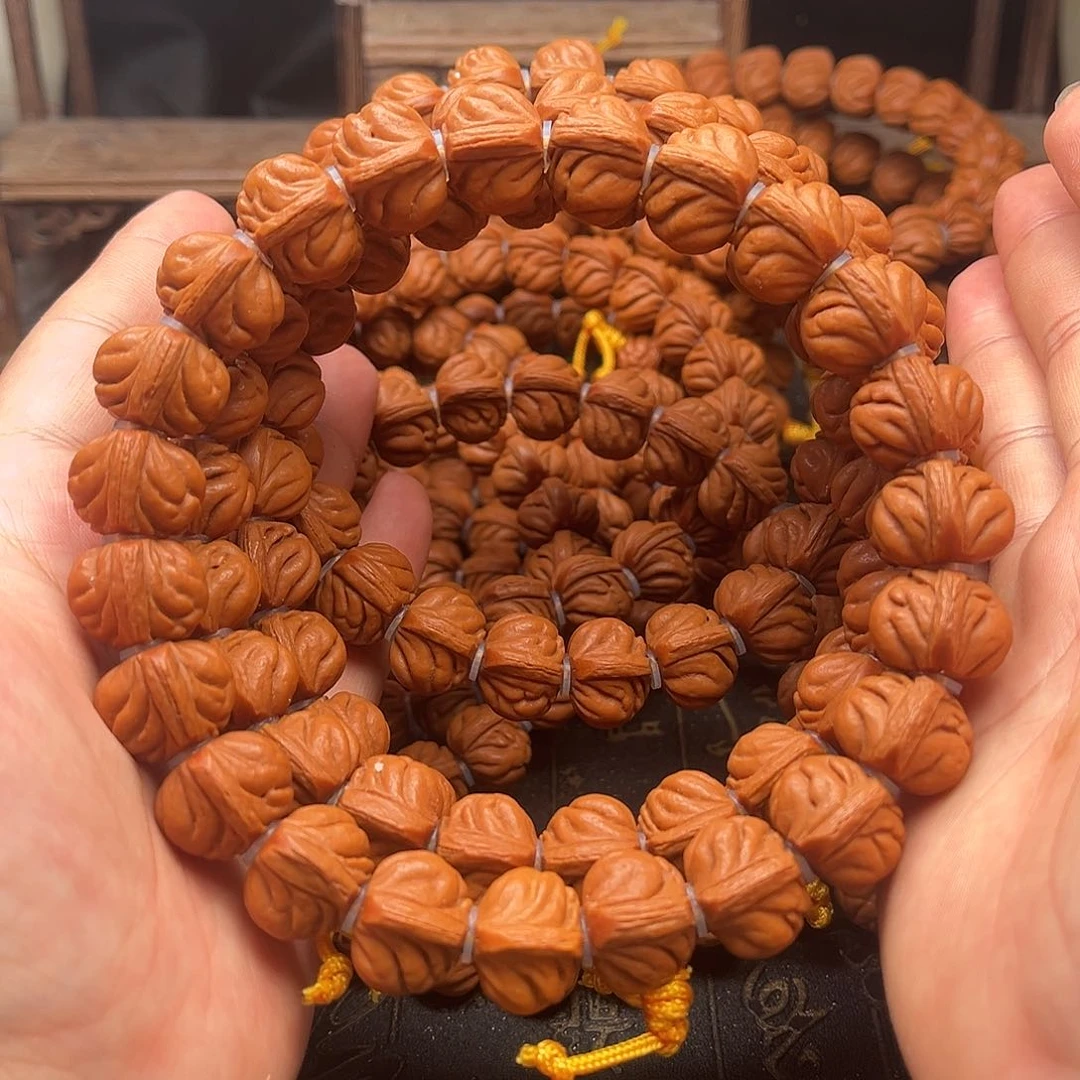 桃核吊坠桃和手持