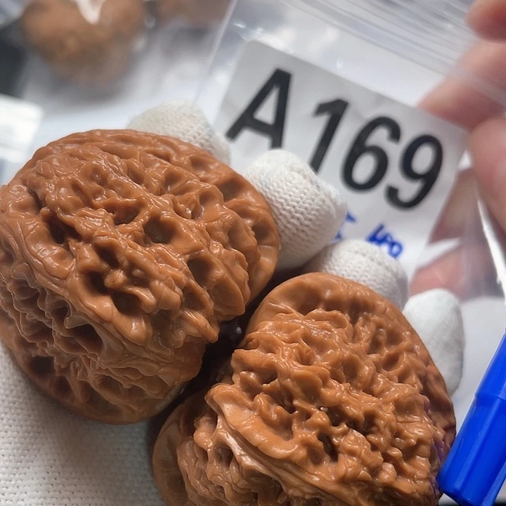 文玩核桃把件南疆石44 45 40