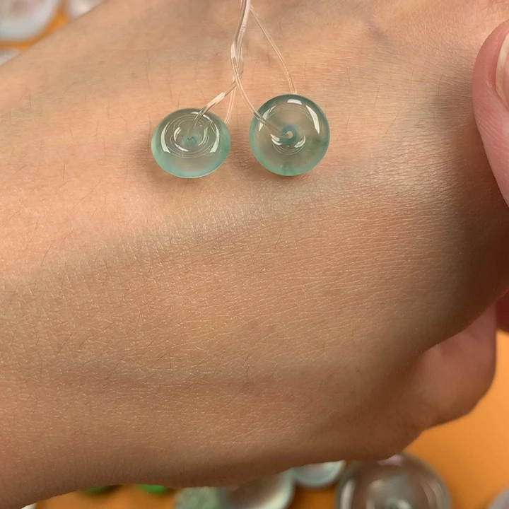 翡翠未镶嵌颈饰….
