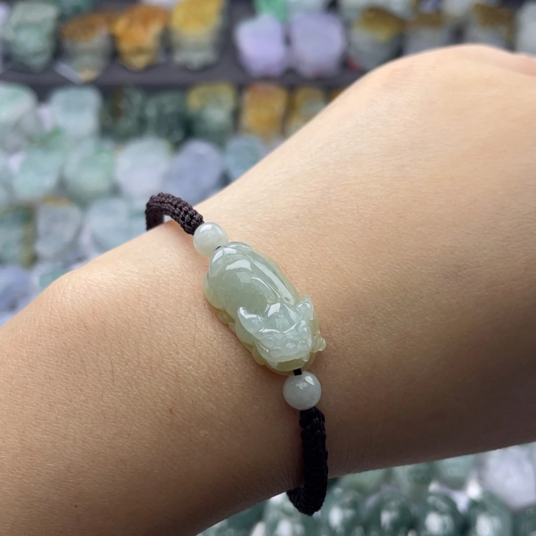 翡翠颈饰未镶嵌貔貅