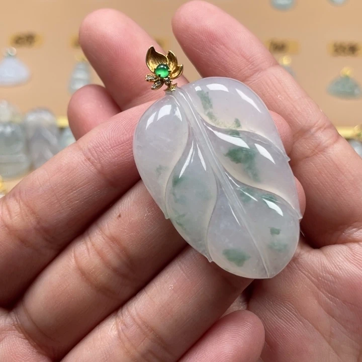 翡翠18K金镶嵌颈饰叶子