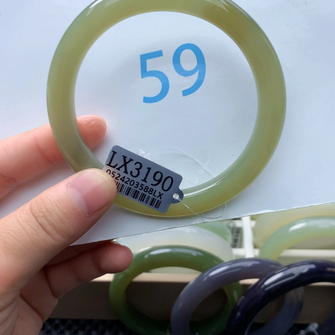 ****轩未镶嵌手镯和田玉