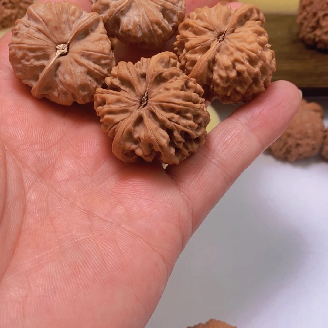 文玩核桃把件杜****?文玩核桃