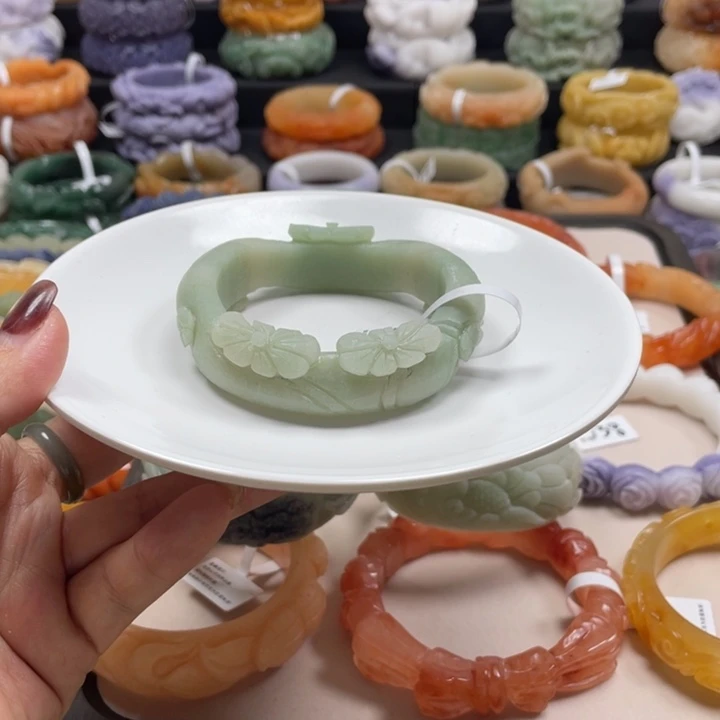 石英质玉未镶嵌手镯