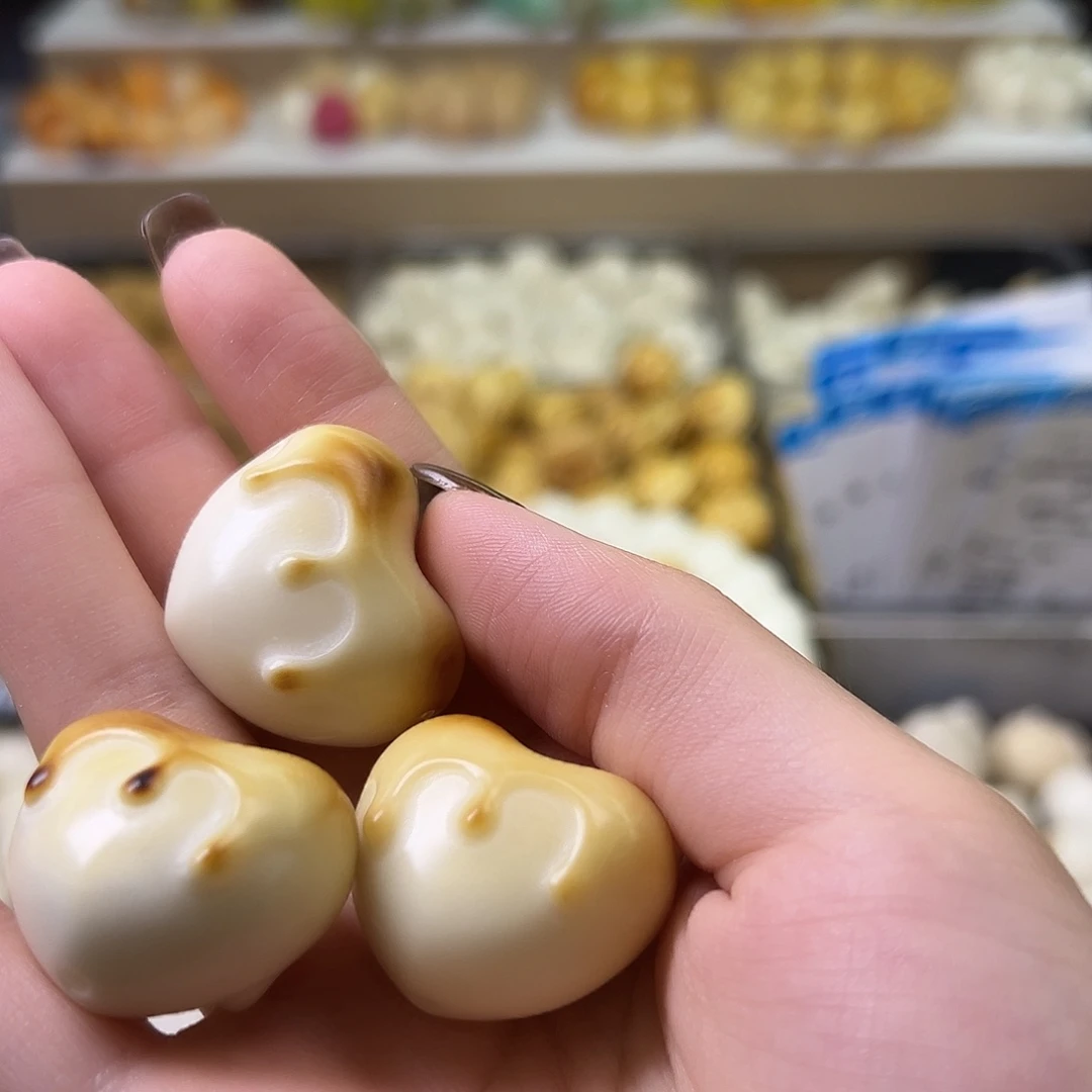 菩提根/象牙果手串瑕疵奶油爱心4颗竖孔