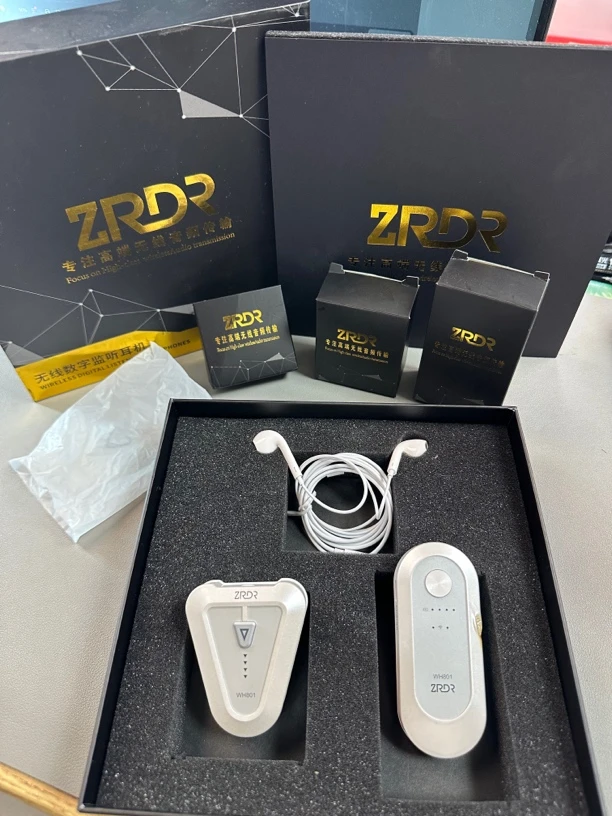 8新  ZRDR无线一拖一腰包，有瑕疵无功能问题，便宜出