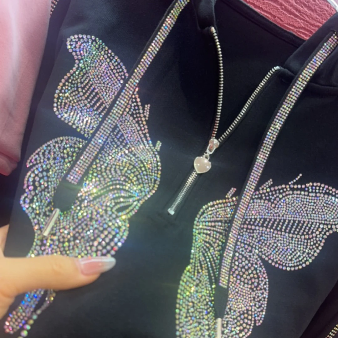 一个蝴蝶不加绒戴帽上衣