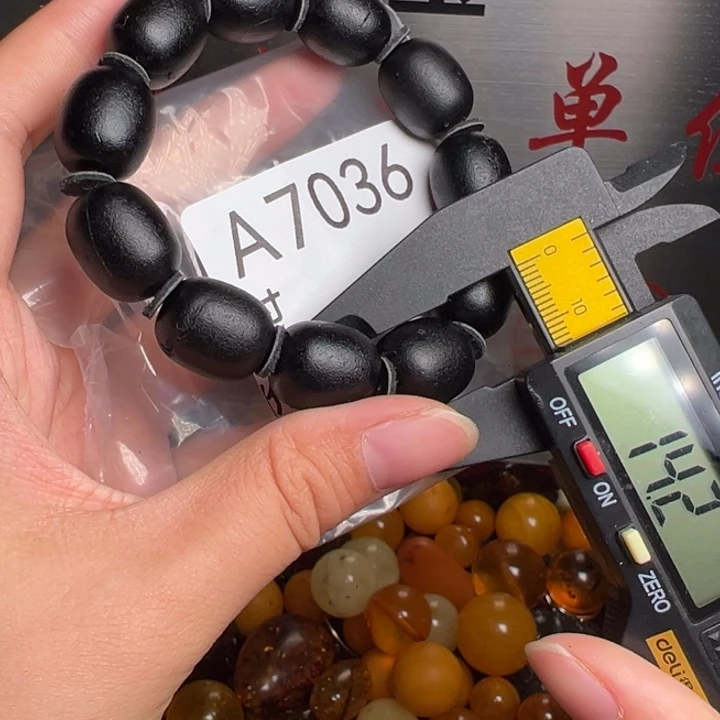 未镶嵌琥珀珠宝奇石