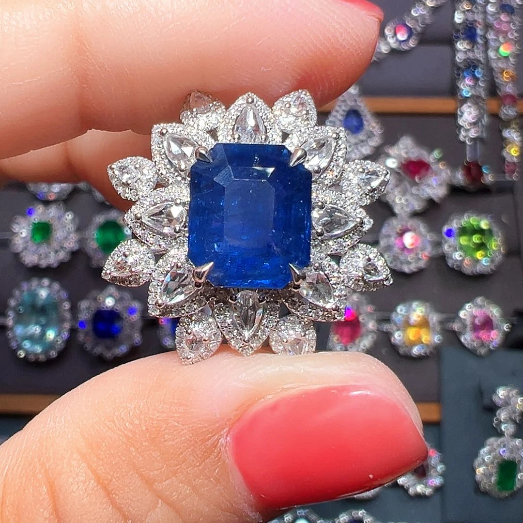 蓝宝石18K金镶嵌戒指