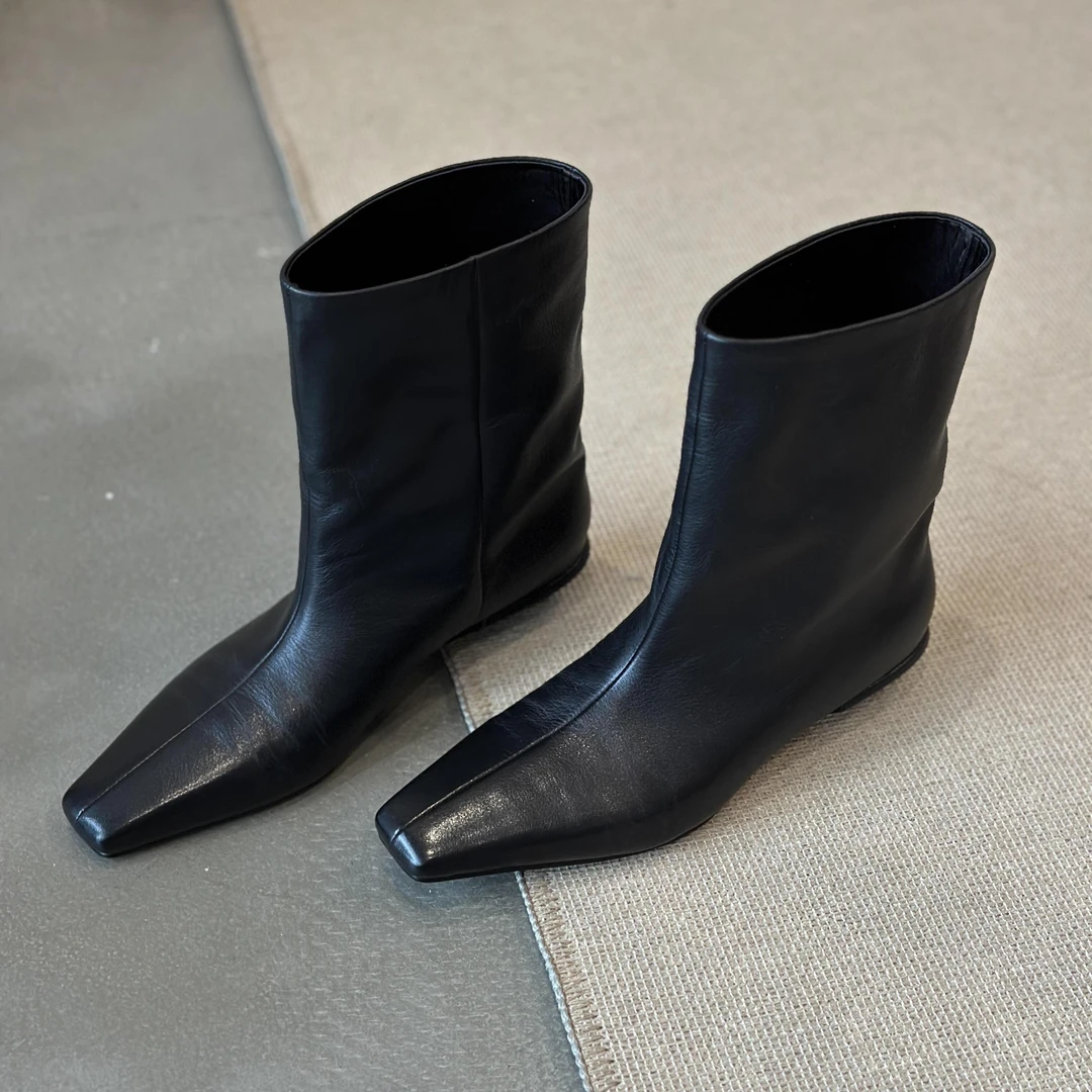 羊皮版~2025新款法式小众方头粗跟马丁靴女短筒显瘦气质时装靴女