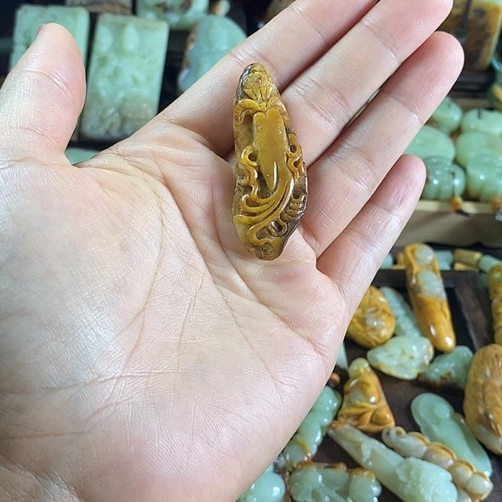 岫岩河磨玉（透闪石质玉）未镶嵌颈饰