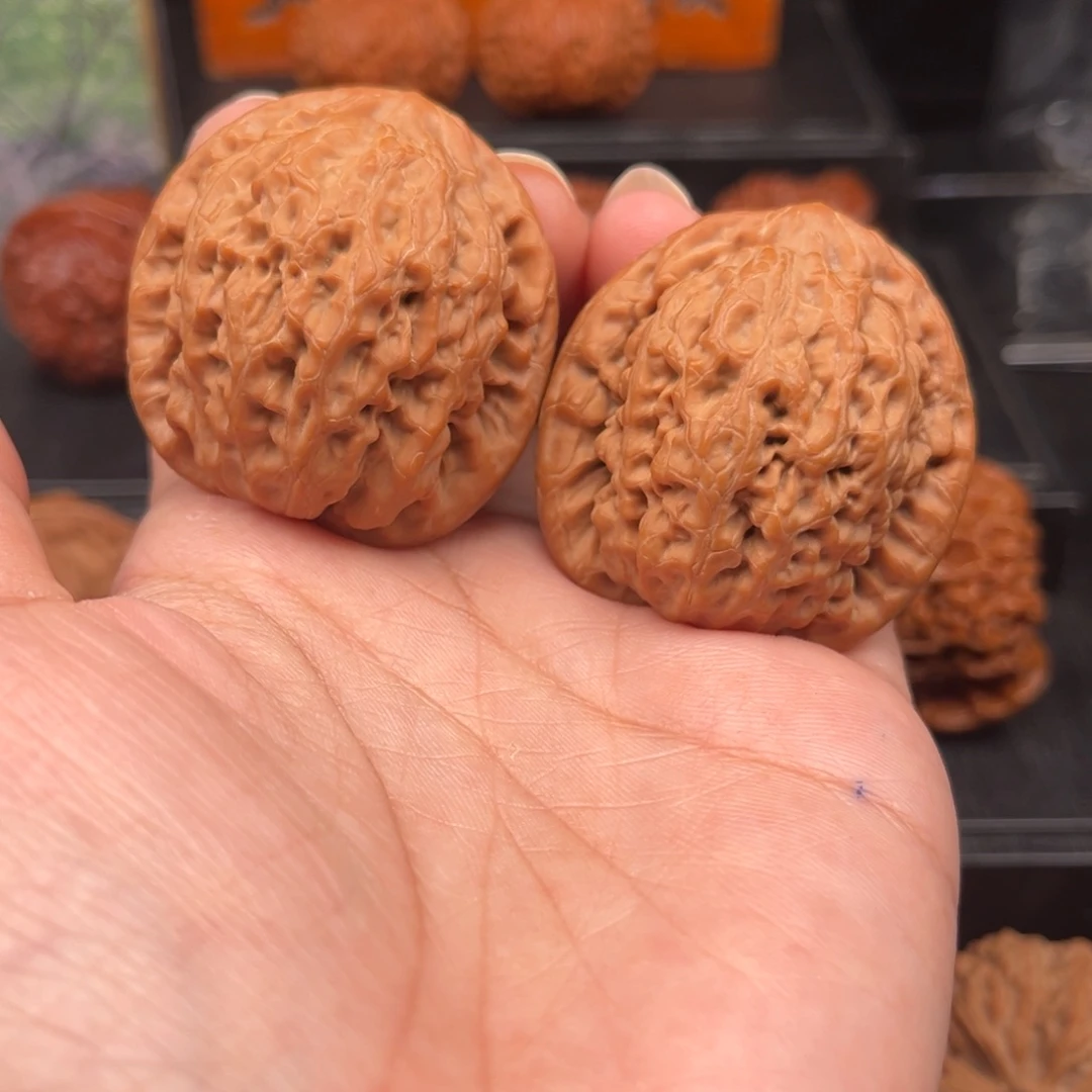 【闪购商品】文玩核桃吊坠山****?金公子